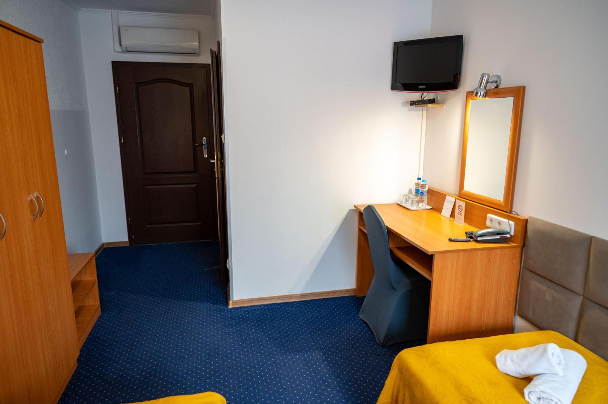 Hotel Duet Хелм Экстерьер фото